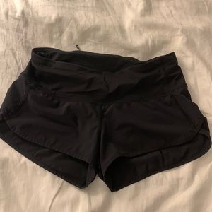 LULULEMON speed up shorts low rise